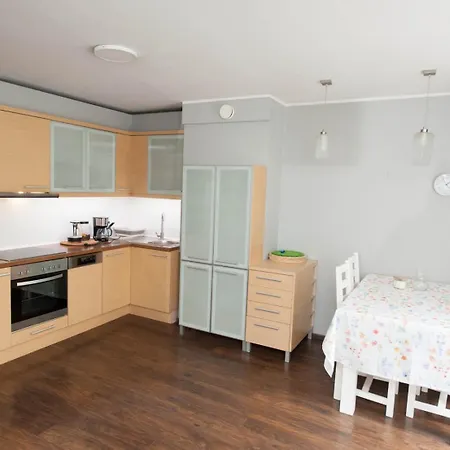 Portlight -at Marina Yacht Park, Old Town Apartamento